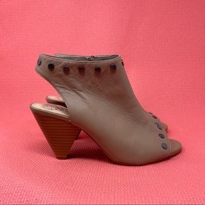 Vince Camuto Booties Womens Size 9 Wide Beige Leather Edia Studded Boots Heeled